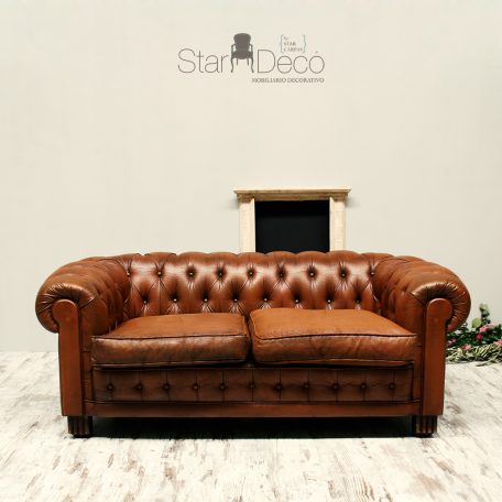 Alquiler sofa chester chesterfield vintage marron piel bodas eventos salon industrial chic chill out
