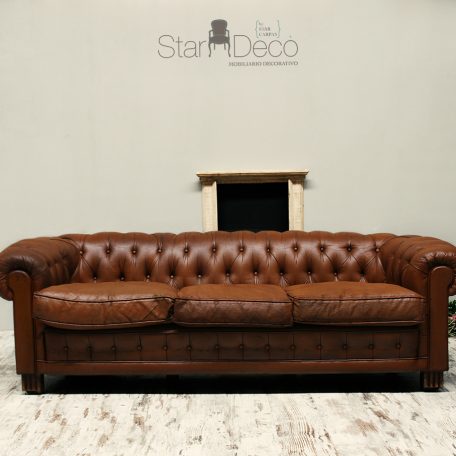 Alquiler sofa chester chesterfield vintage marron piel bodas eventos salon industrial chic chill out