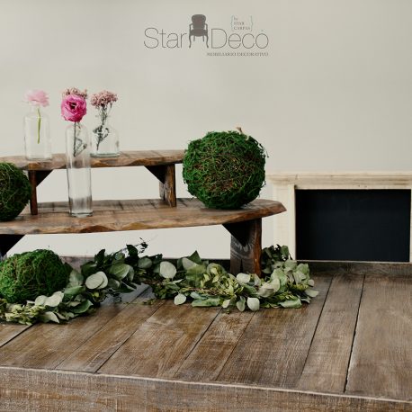 Mesa de madera maciza con tres alturas para exposicion de comidas, detalles, etc...