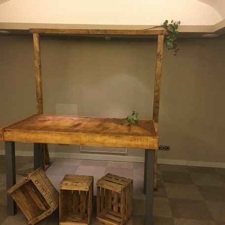 alquiler mesa de apoyo industrial madera forja metal para bodas eventos vintage barra bebidas corner show cooking rustico 