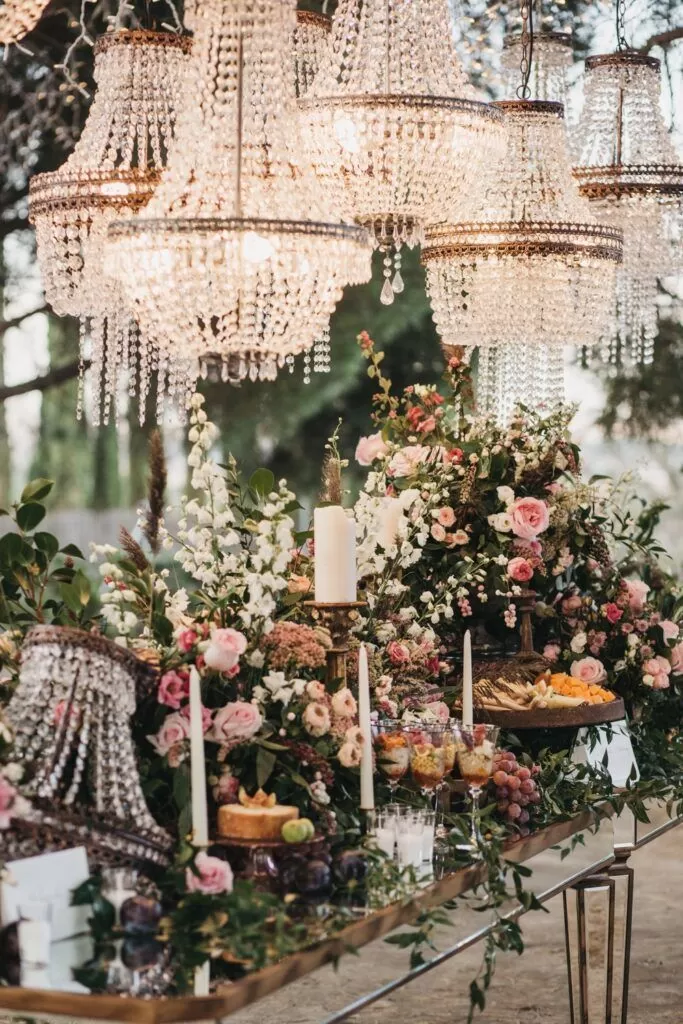 alquiler de lamparas de araña chandeliers para bodas y eventos. Blog de decoracion y tendencias