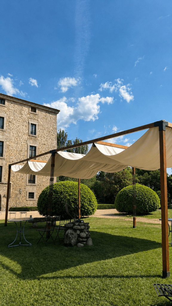 Alquilar Pergolas de madera para eventos decoracion boda