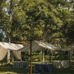 Alquiler de pergolas de lino para bodas y eventos