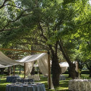 Alquiler de pergolas de lino para bodas y eventos