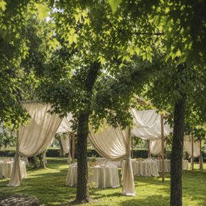 Alquiler de pergolas de lino para bodas y eventos