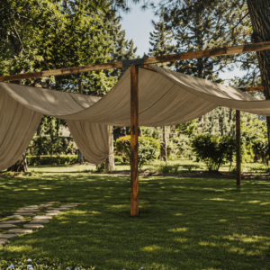 Alquilar Pergolas de madera para eventos decoracion boda